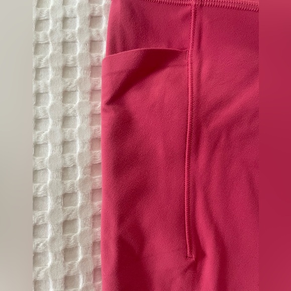 NWT Athleta size M Salutation Stash 7/8 Tight NWT - Picture 4 of 8